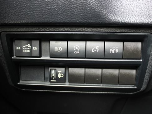 Used 2022 Toyota Tundra SR5 w/ SR5 Premium Package AWD/4WD image 32