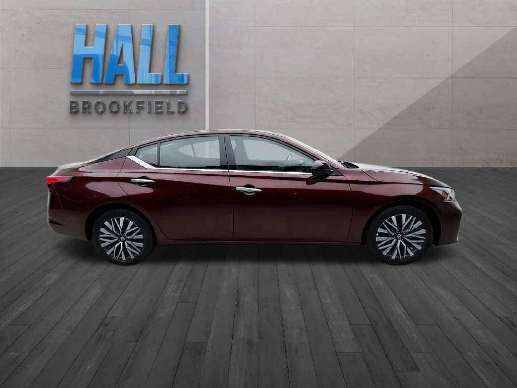 Used 2025 Nissan Altima 2.5 SV FWD image 6
