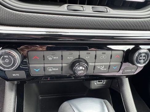 New 2026 Jeep Compass Limited image 36