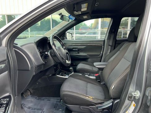 Used 2018 Mitsubishi Outlander SEL AWD/4WD image 11