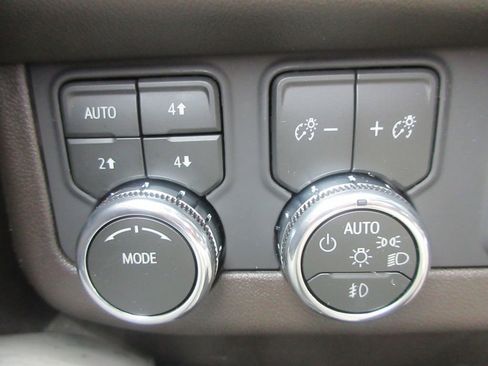 New 2026 GMC Yukon XL Elevation w/ Elevation Premium Package AWD/4WD image 17
