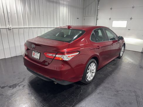 Used 2020 Toyota Camry LE image 3