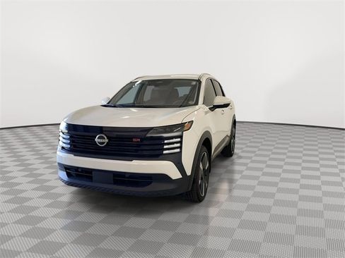 Certified 2025 Nissan Kicks SR image 5