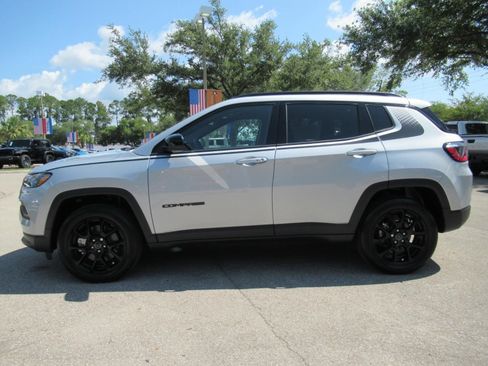 New 2026 Jeep Compass Latitude AWD/4WD image 4