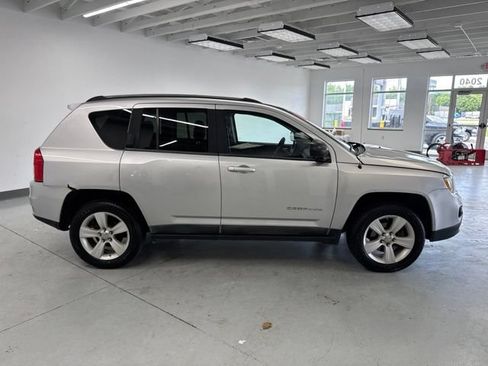 Used 2011 Jeep Compass Latitude AWD/4WD image 13