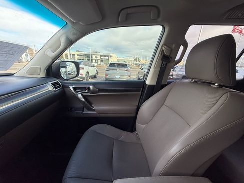 Used 2020 Lexus GX 460 Premium w/ Premium Package image 24