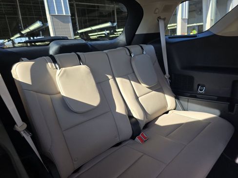 Used 2023 Ford Explorer XLT w/ Equipment Group 202A image 5