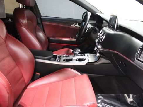 Used 2021 Kia Stinger GT2 image 29
