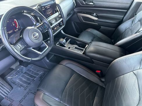 Used 2023 Nissan Pathfinder Platinum FWD image 9