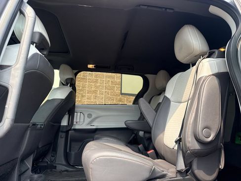 Used 2022 Toyota Sienna XSE w/ XSE Plus Package FWD image 20