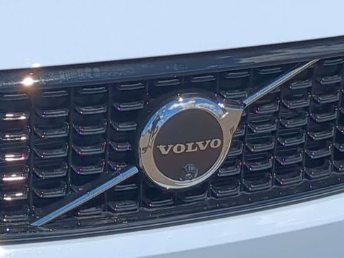 Used 2026 Volvo XC40 B5 Plus w/ Protection Package Premier AWD/4WD image 11