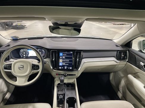 Used 2022 Volvo V60 T5 Cross Country w/ Advanced Package image 9