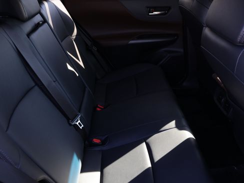 Used 2022 Toyota Venza XLE image 14