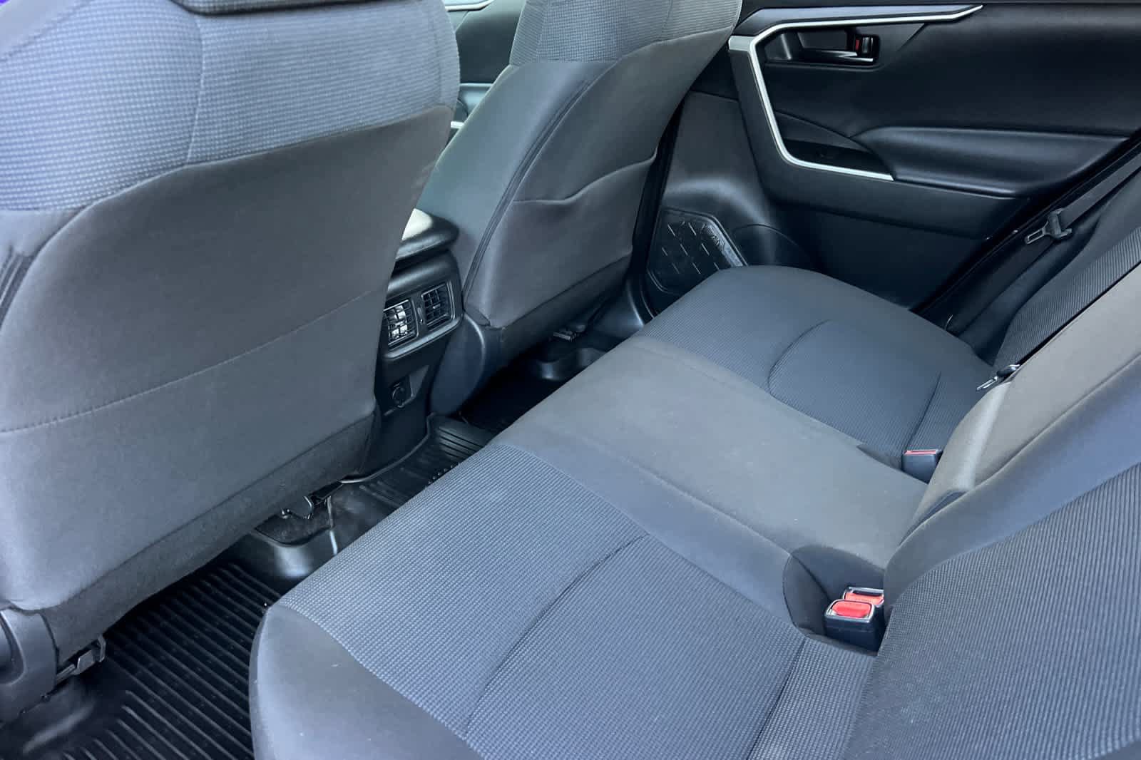 Certified 2025 Toyota RAV4 LE AWD/4WD image 4