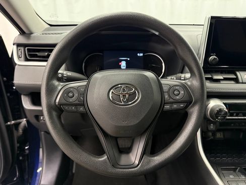 Used 2025 Toyota RAV4 XLE AWD/4WD image 12