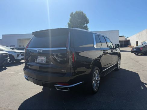 Used 2022 Cadillac Escalade ESV Luxury AWD/4WD image 4