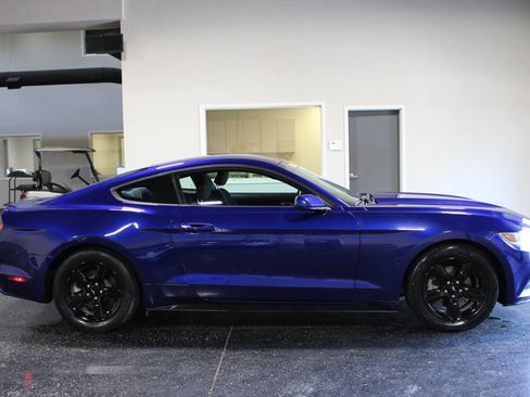 Used 2016 Ford Mustang Coupe image 2