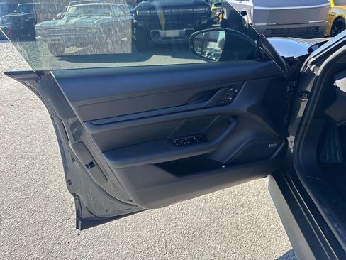 Used 2022 Porsche Taycan image 26