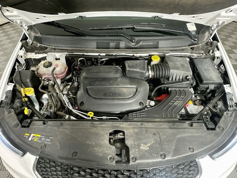 Used 2024 Chrysler Pacifica Touring-L FWD image 33