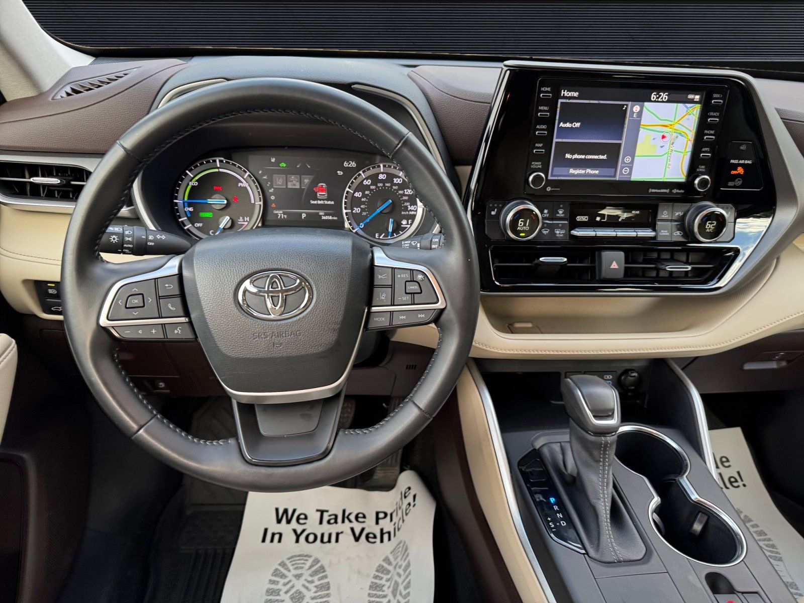 Used 2022 Toyota Highlander XLE AWD/4WD image 4