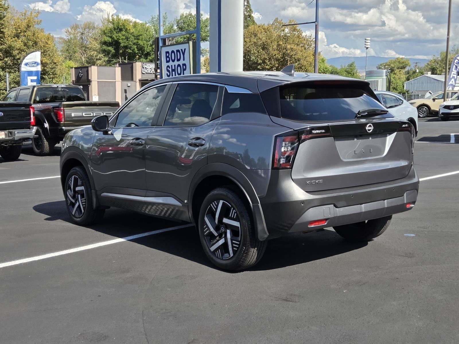Used 2025 Nissan Kicks SV FWD image 7