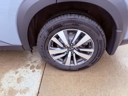 Used 2024 Nissan Pathfinder SL AWD/4WD image 35
