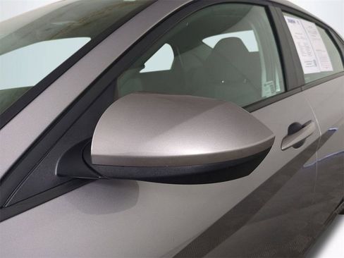 Certified 2025 Hyundai Elantra SE FWD image 12