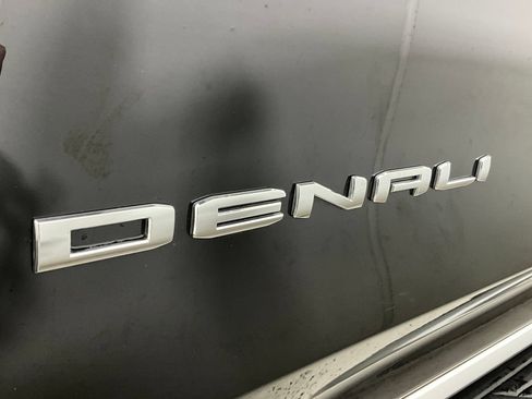 Used 2025 GMC Yukon XL Denali AWD/4WD image 30