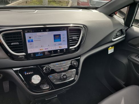 New 2026 Chrysler Voyager LX image 16