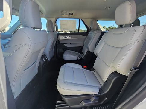 New 2026 Ford Explorer Active w/ Active Comfort Package image 7