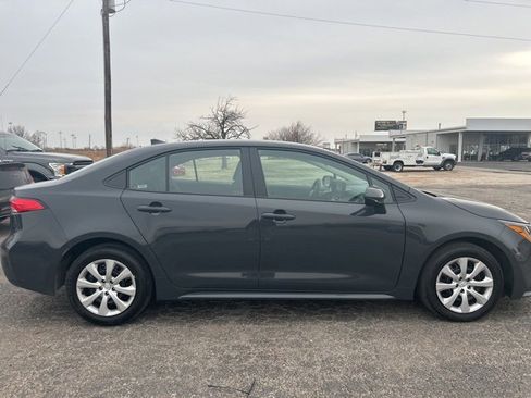 Used 2025 Toyota Corolla LE image 5