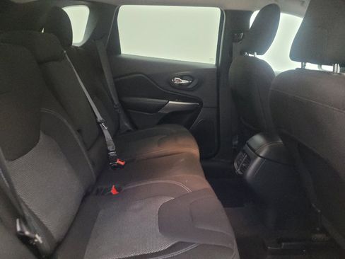 Used 2021 Jeep Cherokee Latitude AWD/4WD image 19