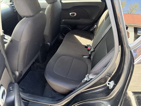 Used 2016 Kia Soul FWD image 12