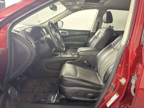 Used 2019 Nissan Pathfinder SL AWD/4WD image 4