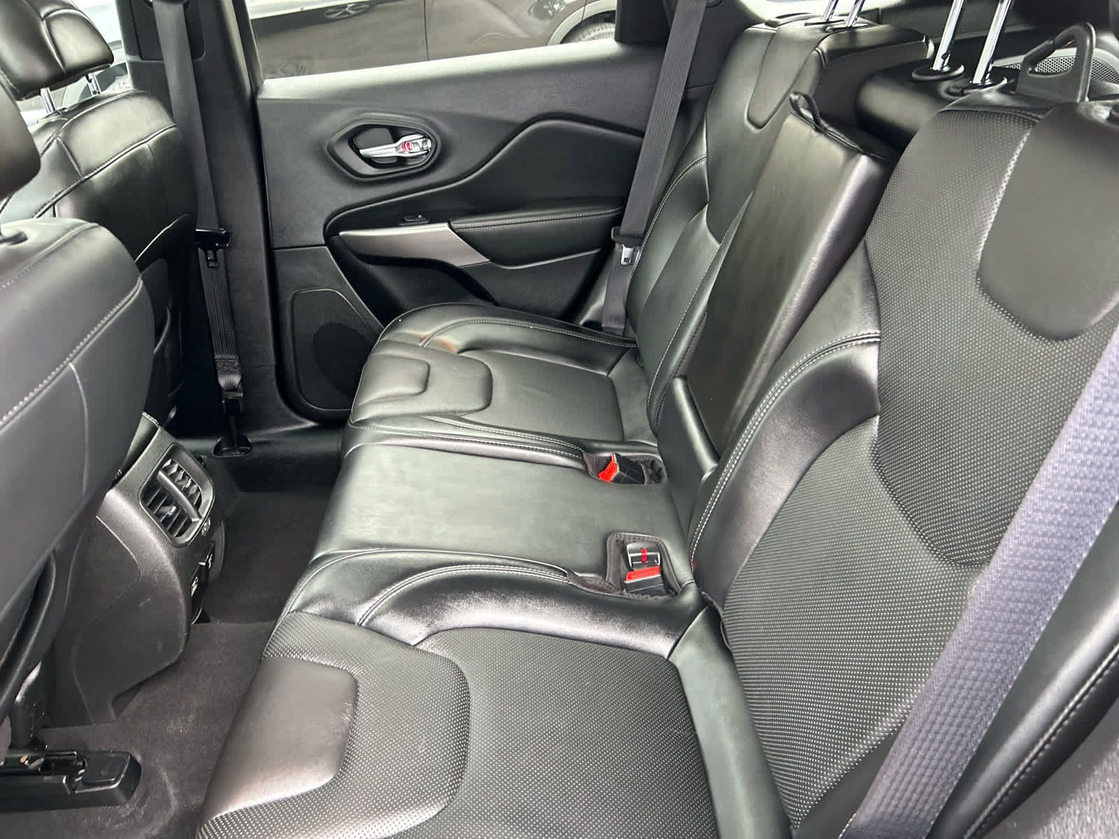 Used 2021 Jeep Cherokee Limited AWD/4WD image 25