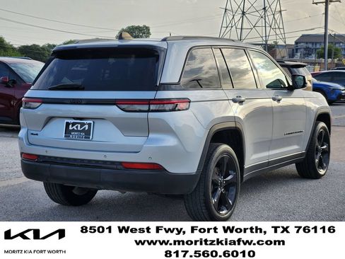 Used 2023 Jeep Grand Cherokee Altitude AWD/4WD image 4
