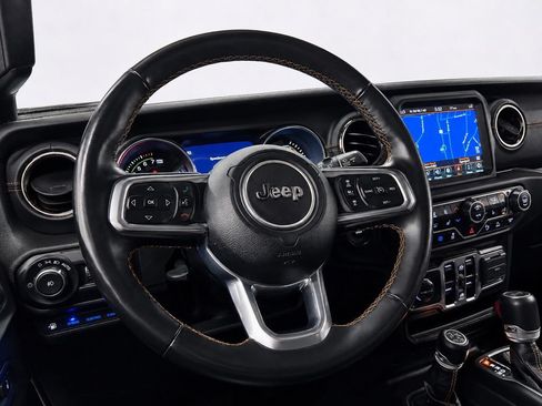 Used 2022 Jeep Wrangler Unlimited Sahara AWD/4WD image 25