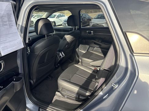 Used 2023 Kia Sorento SX AWD/4WD image 11