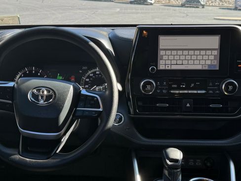 Used 2023 Toyota Highlander L image 11