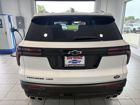 New 2026 Chevrolet Traverse LT w/ Midnight/Sport Edition AWD/4WD image 4