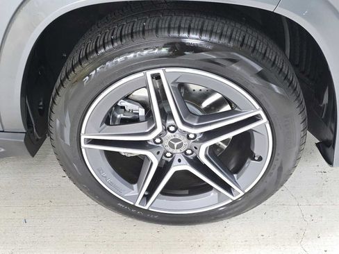 Used 2026 Mercedes-Benz GLS 450 4MATIC image 9