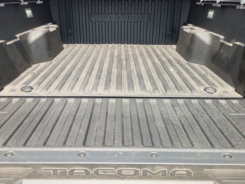 Used 2025 Toyota Tacoma TRD Sport AWD/4WD image 36