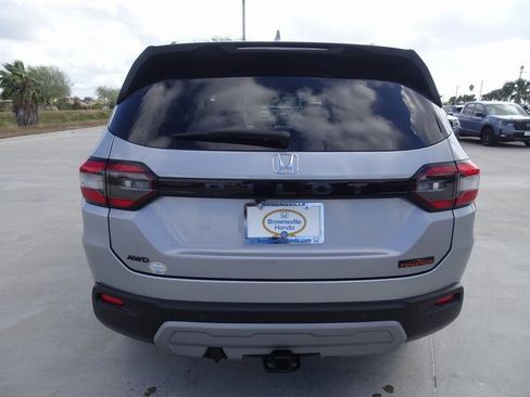 Certified 2025 Honda Pilot TrailSport image 5