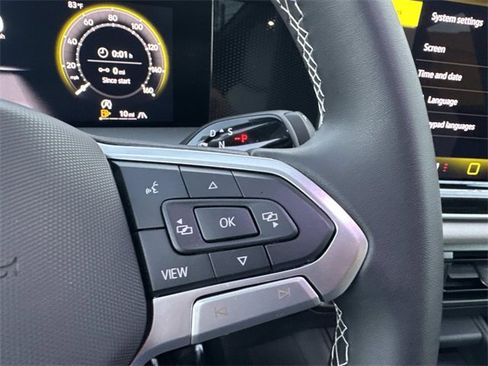 Certified 2025 Volkswagen Tiguan SE w/ Panoramic Sunroof Package image 18