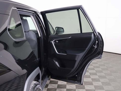 Used 2022 Toyota RAV4 LE AWD/4WD image 18