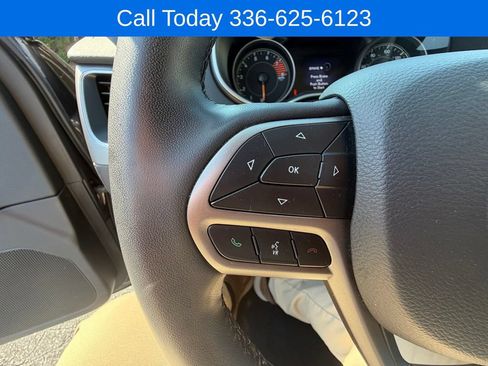 Used 2021 Jeep Cherokee Latitude Lux w/ Sun & Sound Group AWD/4WD image 32