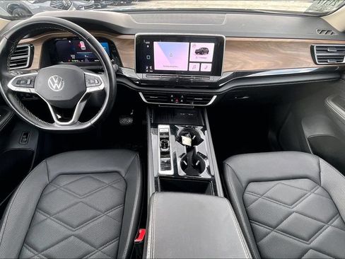 Used 2025 Volkswagen Atlas SE FWD image 16