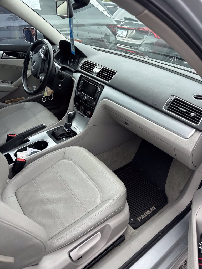 Used 2013 Volkswagen Passat TDI SE FWD image 5