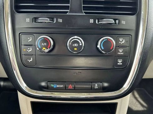 Used 2016 Dodge Grand Caravan American Value Package FWD image 15
