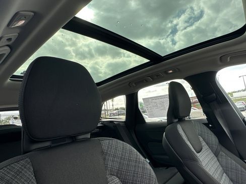 Used 2025 Volvo XC60 B5 Core w/ Protection Package Premier image 17